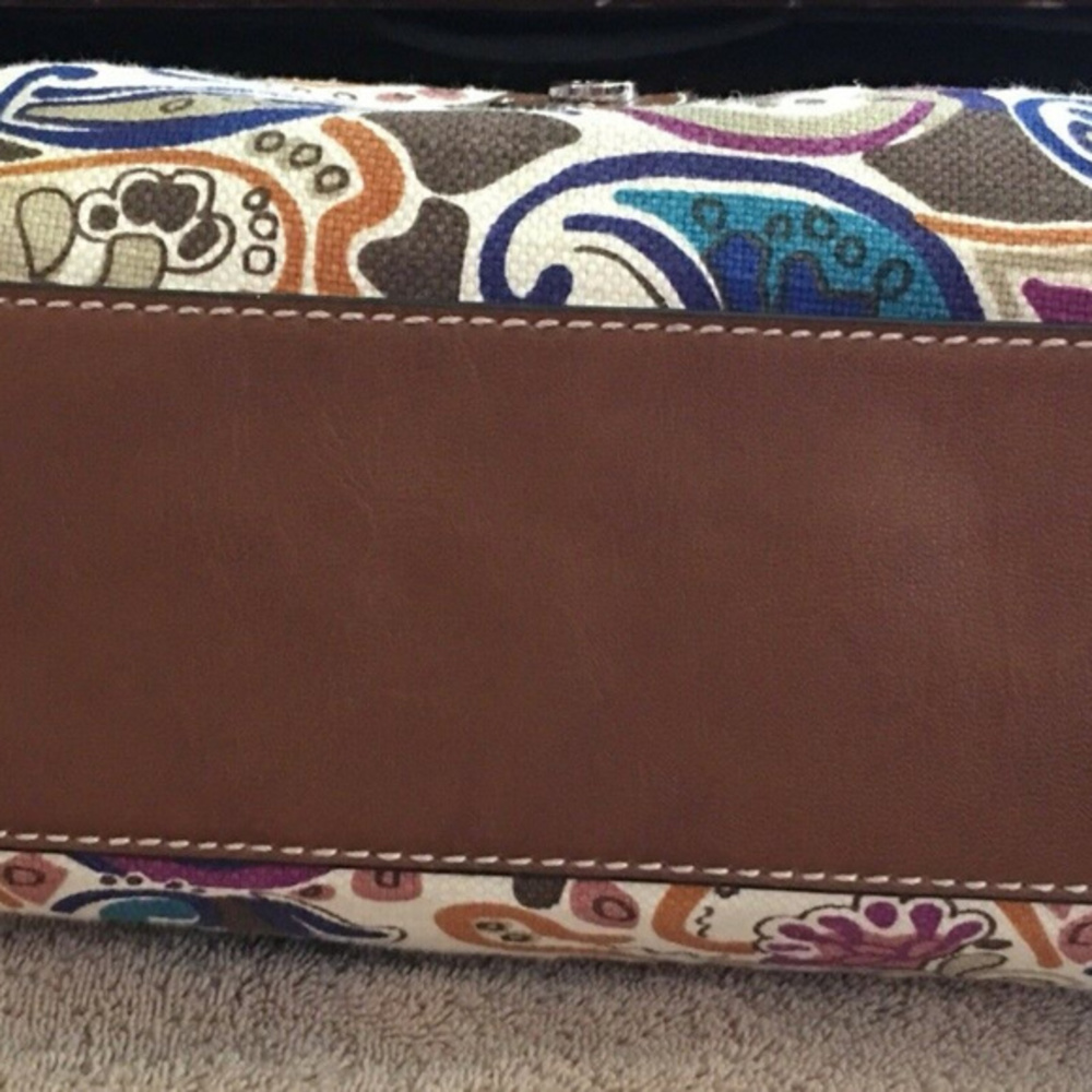 RELIC PAISLEY‎ BAGUETTE TOTE - Picture 3 of 8